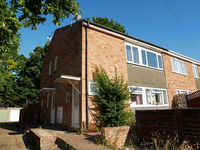 2 Bedroom Maisonette To Rent In Exton Close, Chatham, Kent, ME5