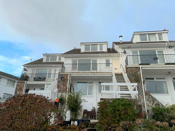 3 Bedroom Maisonette To Rent In North Parade, Falmouth, TR11