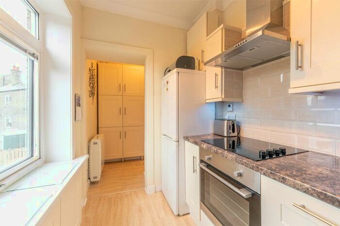 2 Bedroom Flat For Sale In Crewe Terrace, Edinburgh, EH5