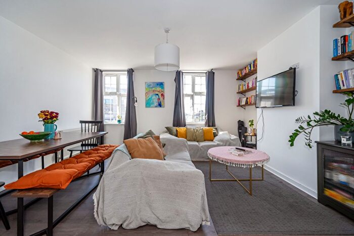 3 Bedroom Flat For Sale In Finchley Road, London, NW3