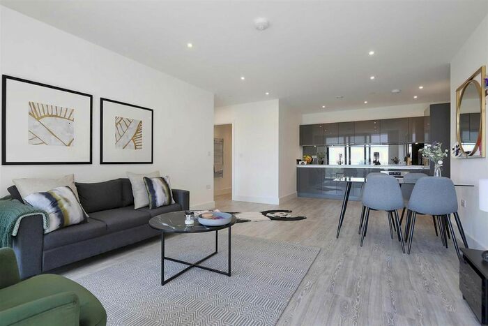 2 Bedroom Flat To Rent In Charter Square, High Street, Staines Upon Thames, TW18