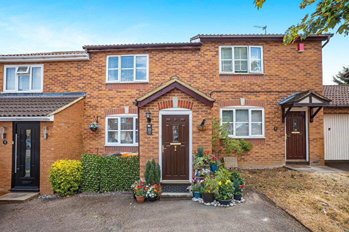 2 Bedroom Terraced House For Sale In Graphic Close, Dunstable, LU6