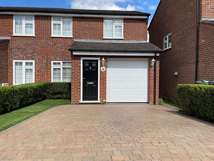3 Bedroom Semi Detached House For Sale In Baywell, Leybourne, ME19