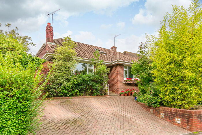 4 Bedroom Detached House For Sale In Merrow Chase, Guildford, GU1