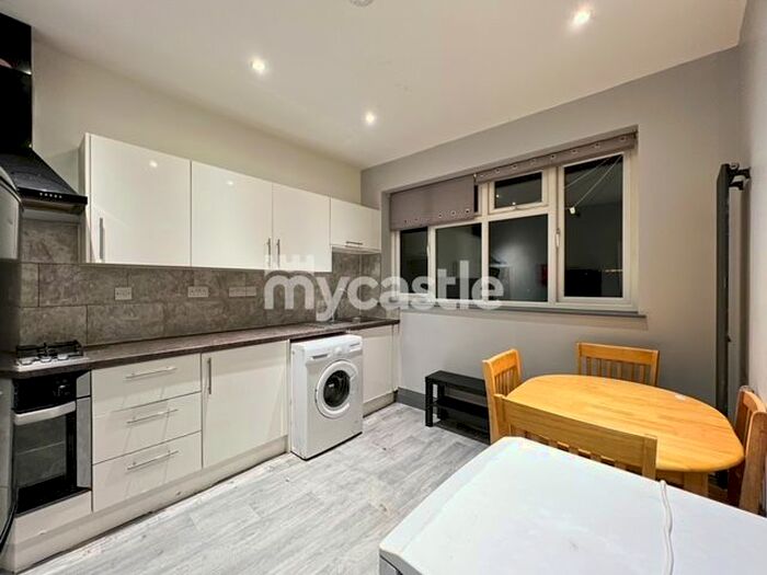 1 Bedroom Flat To Rent In Packhorse Road, Gerrads Cross, SL9