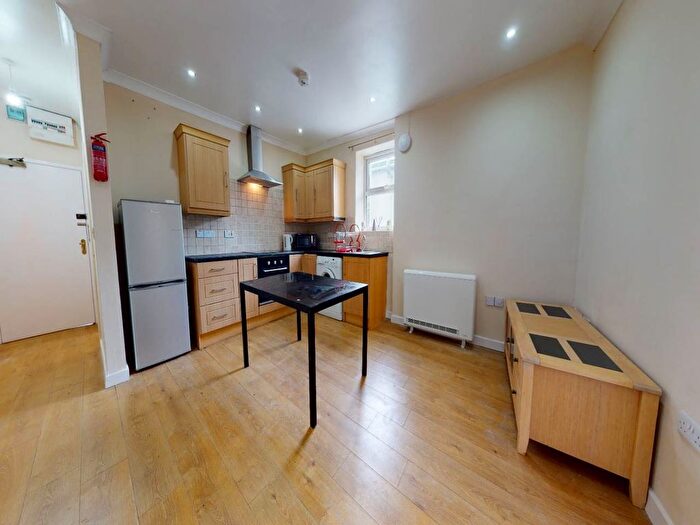 2 Bedroom Flat To Rent In Blue Street, Carmarthen, SA31