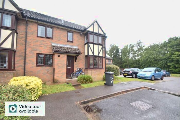 2 Bedroom End Of Terrace House To Rent In Ennismore Green, Luton, Bedfordshire, LU2