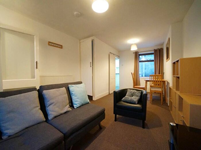 2 Bedroom House To Rent In Caernarfon Road, Bangor, LL57