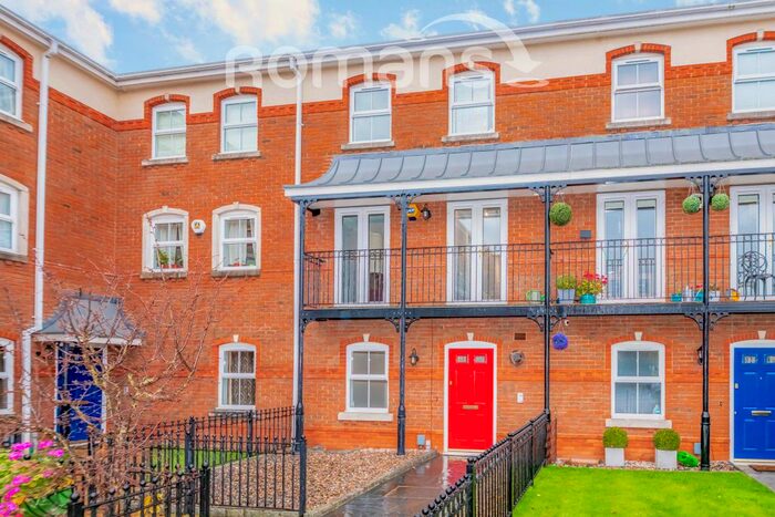 4 Bedroom Town House To Rent In Turners Avenue, Fleet GU51