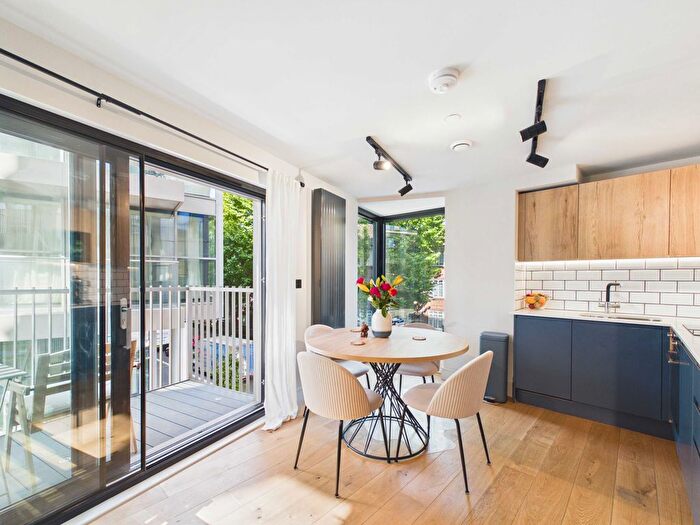 1 Bedroom Flat For Sale In Tower Bridge Road, London, SE1