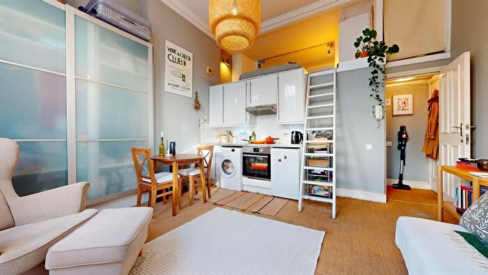 Studio To Rent In Longridge Road, London, SW5