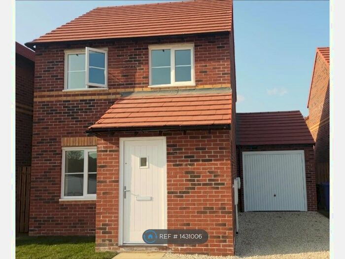 3 Bedroom Detached House To Rent In Moorhen Drive, Poolsbrook, Chesterfield, S43