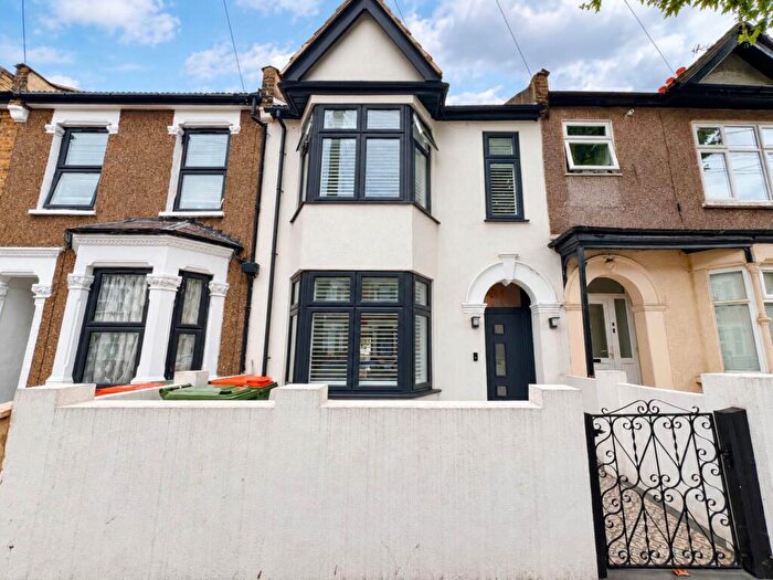 3 Bedroom Terraced House For Sale In Little Ilford Lane, Manor Park, E12