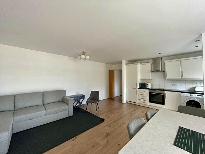 2 Bedroom Flat To Rent In Romford Road, Stratford, E15