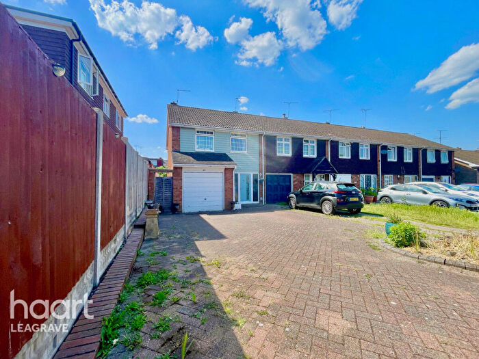 3 Bedroom Semi Detached House For Sale In The Close, Luton, LU3