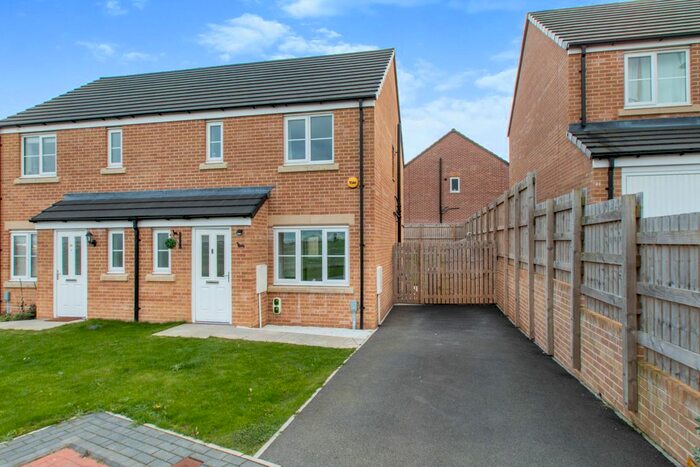 3 Bedroom Semi-Detached House To Rent In Scatcherd Drive, Morley, Leeds, West Yorkshire, LS27