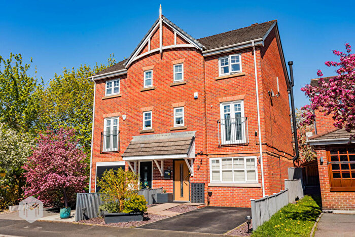 4 Bedroom Semi Detached House For Sale In Fearney Side, Little Lever, Bolton, BL3