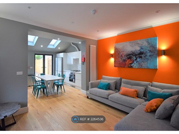 5 Bedroom Terraced House To Rent In Highgrove Street, Reading, RG1