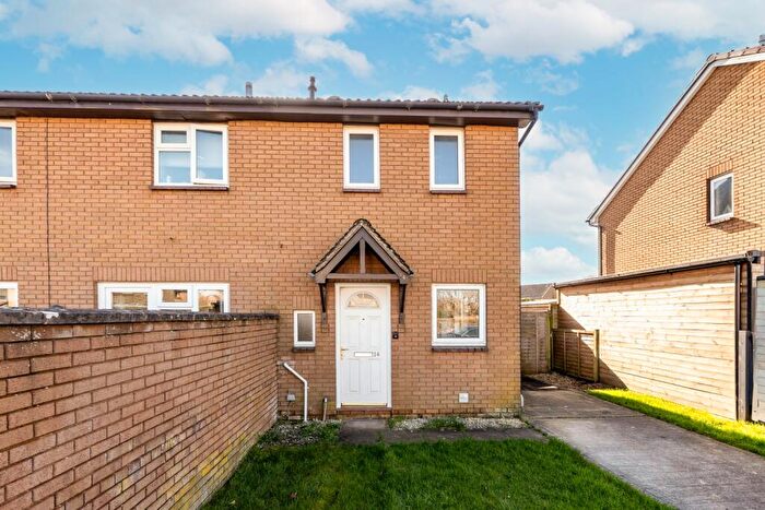 2 Bedroom Semi Detached House For Sale In Bracken Close, Carterton, Oxfordshire, OX18