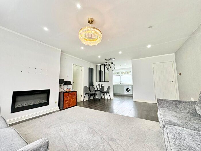 3 Bedroom Flat To Rent In Estria Road, Edgbaston, Birmingham, B15