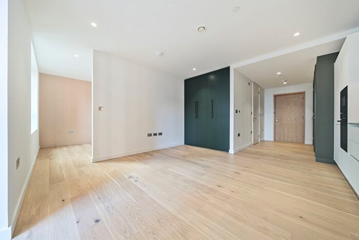 Studio To Rent In Peninsula Gardens, East Parkside, Lower Riverside, Greenwich Peninsula, SE10