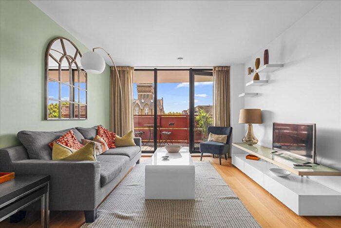 2 Bedroom Flat To Rent In Barlby Road, London, W10