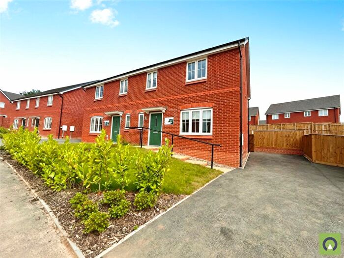 4 Bedroom Semi-Detached House To Rent In Butterworth Road, Sutton In Ashfield, Nottinghamshire, NG17