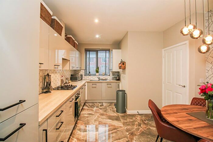 2 Bedroom Town House For Sale In Plover Avenue, South Elmsall, Pontefract, WF9