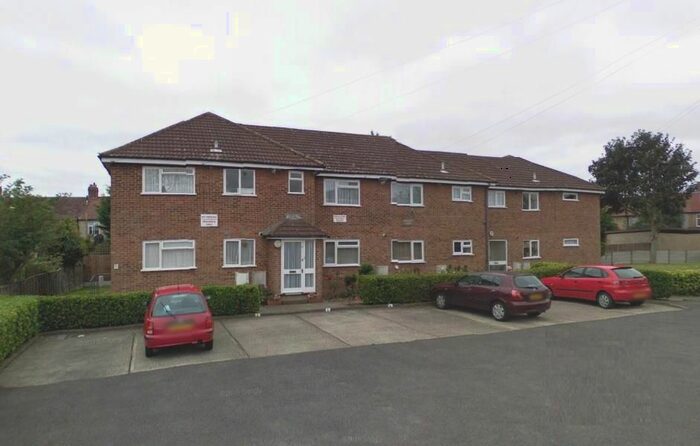 2 Bedroom Maisonette To Rent In William Court, Barkingside IG6