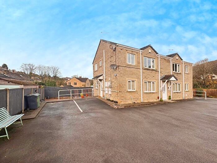 2 Bedroom Apartment To Rent In Huddersfield Road, New Mill, Holmfirth, West Yorkshire, HD9