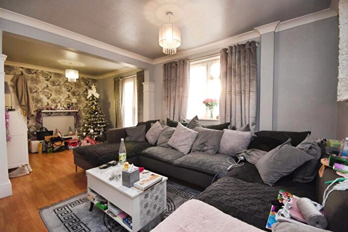 3 Bedroom Terraced House For Sale In Avon Road, Chelmsford, CM1