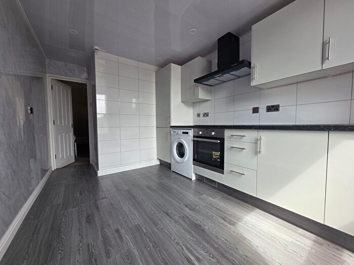 5 Bedroom Town House To Rent In High Road Leyton, E10