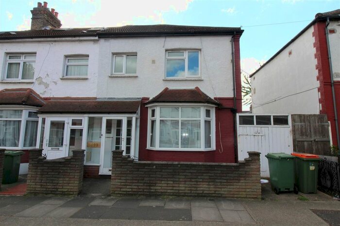 3 Bedroom End Of Terrace House To Rent In Caledon Road, Burgess Estate, East Ham, E6