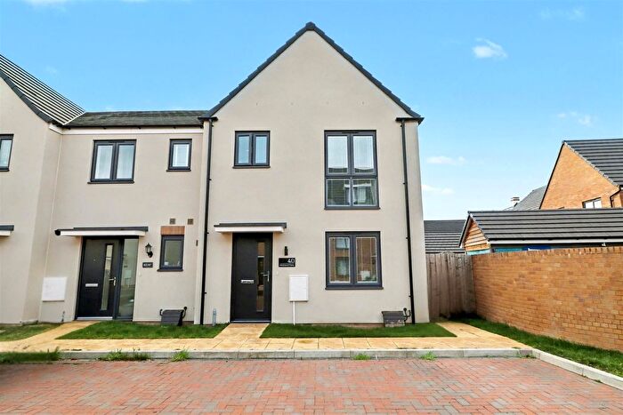 3 Bedroom End Terrace House For Sale In Maitland Place, Bowerhill, Melksham, SN12