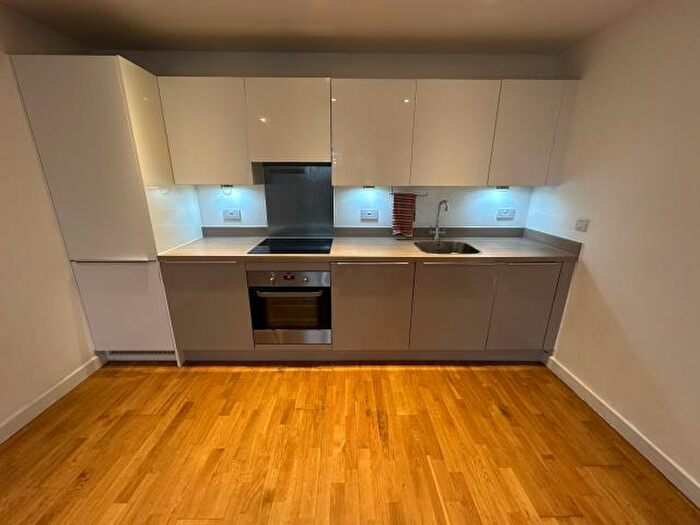 2 Bedroom Flat To Rent In Windsor Road, Slough, SL1