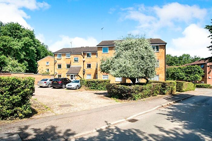 2 Bedroom Flat To Rent In Valley Green, Hemel Hempstead, Hertfordshire, HP2