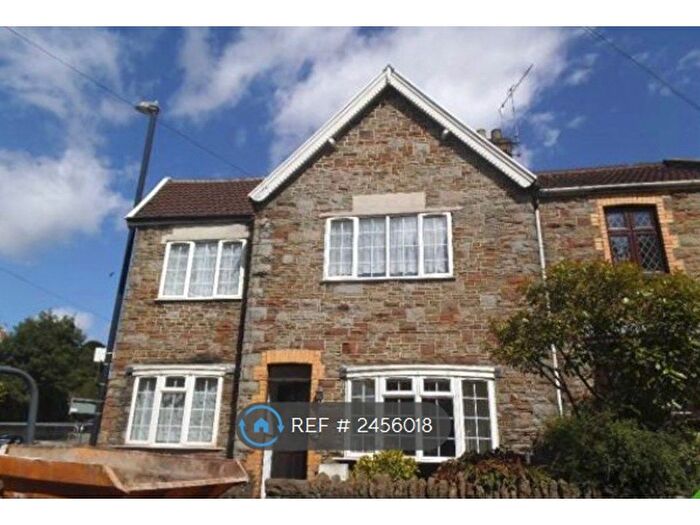 6 Bedroom Semi-Detached House To Rent In River View, Bristol, BS16