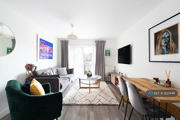 2 Bedroom Flat To Rent In Adenmore Road, London, SE6