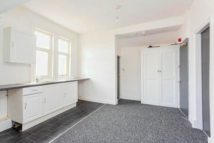 1 Bedroom Flat To Rent In Holmfield Road, Blackpool, Lancashire, FY2