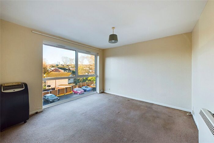 2 Bedroom Flat For Sale In Fairview Gardens, Farnham, Surrey, GU9
