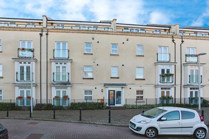 2 Bedroom Flat For Sale In Taylor Close, Tonbridge, Kent, TN9