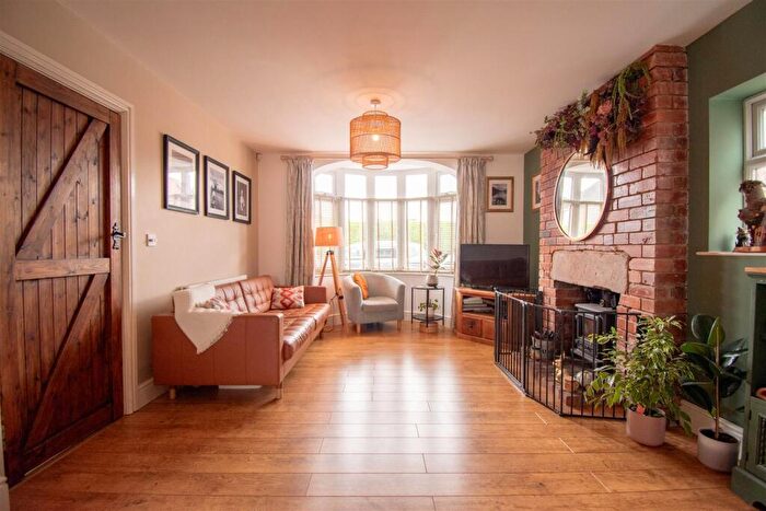 3 Bedroom Detached House For Sale In Glebe Avenue, Ripley, DE5
