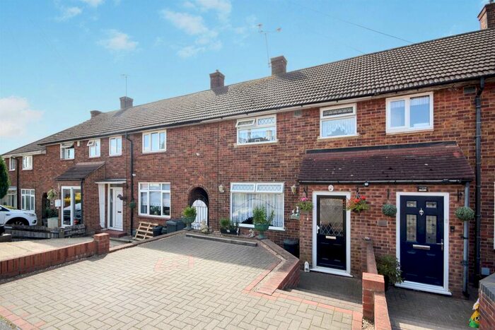 3 Bedroom Terraced House For Sale In Appleby Drive, Romford, RM3
