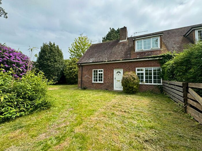 2 Bedroom Cottage To Rent In Barnes Lane, Southampton, SO31