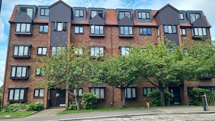1 Bedroom Flat For Sale In Chase Road, Southgate, N14