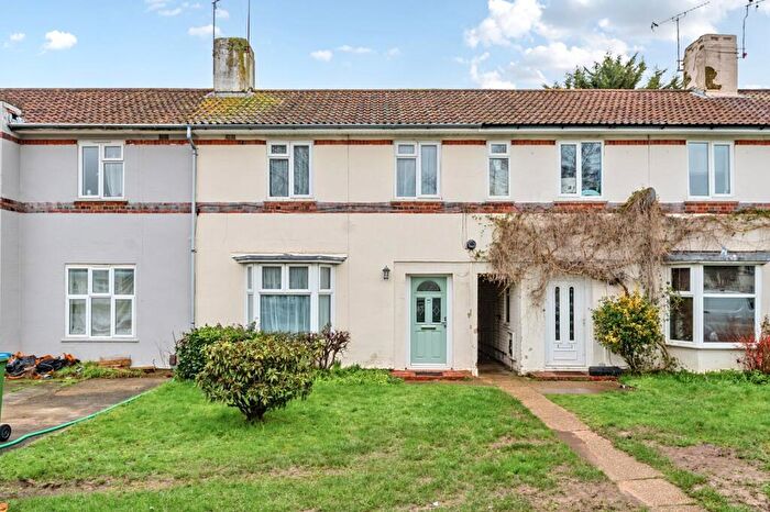 2 Bedroom Terraced House For Sale In Walnut Avenue, Mansbridge, Southampton, Hampshire, SO18