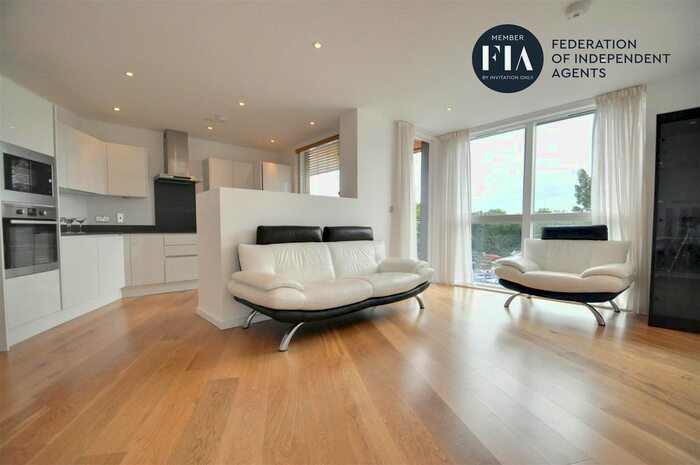 2 Bedroom Flat To Rent In Malthouse Court, High Street, Brentford, TW8
