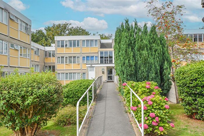 2 Bedroom Flat For Sale In Cameron Close, Warley, Brentwood, CM14