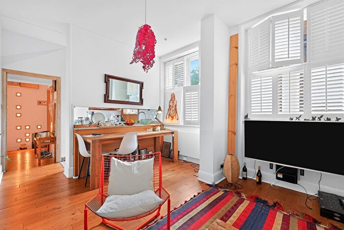 1 Bedroom Flat For Sale In Warwick Road, London, SW5
