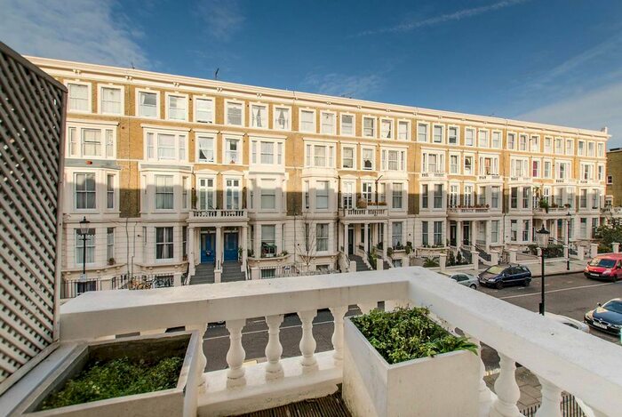 2 Bedroom Flat To Rent In Longridge Road, Earls Court, London, SW5